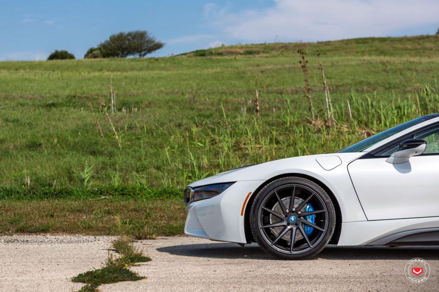 Детали экстерьера BMW i8 on Vossen Wheels (VPS-310T) 2018 года  (фото 21 из 26)